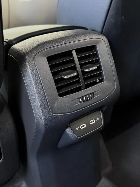 VOLKSWAGEN T-Cross - Foto