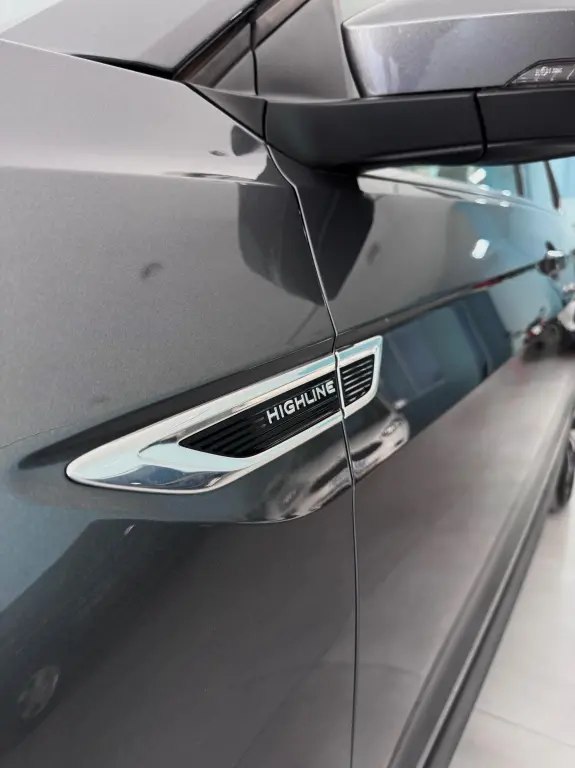 VOLKSWAGEN T-Cross - Foto