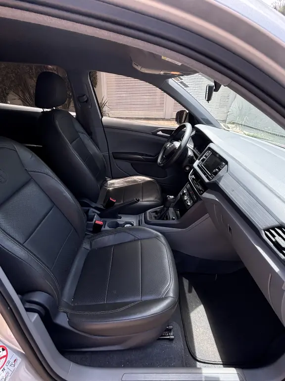 VOLKSWAGEN T-Cross - Foto