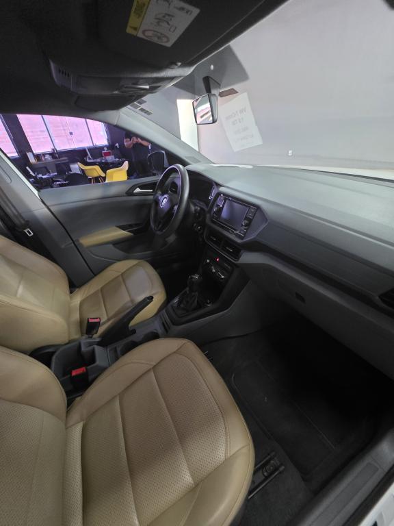 VOLKSWAGEN T-Cross - Foto