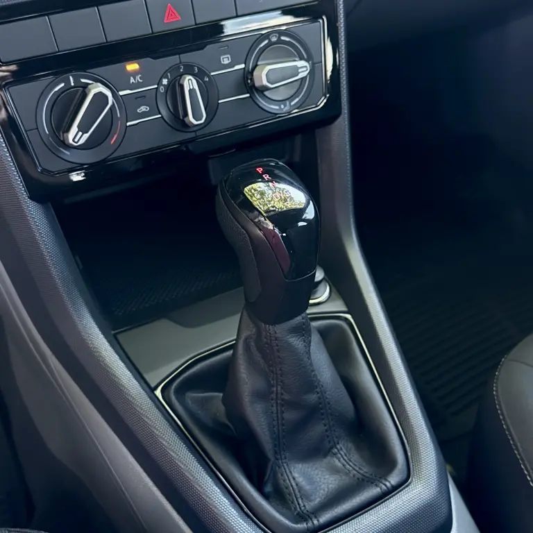 VOLKSWAGEN T-Cross - Foto