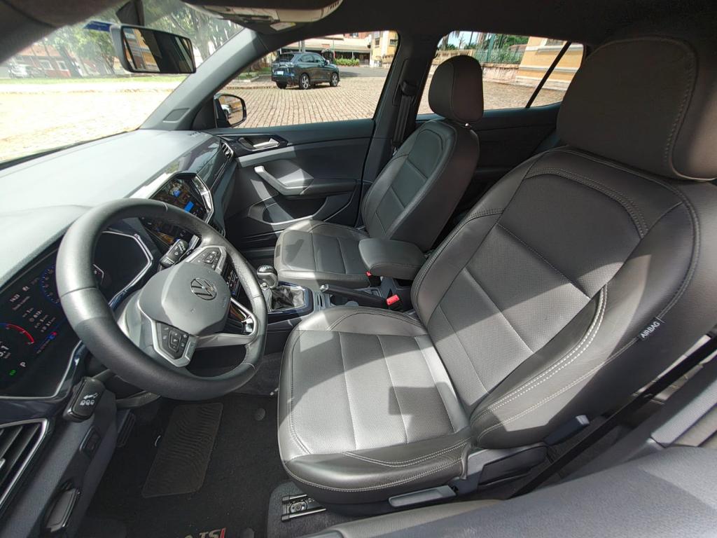 VOLKSWAGEN T-Cross - Foto