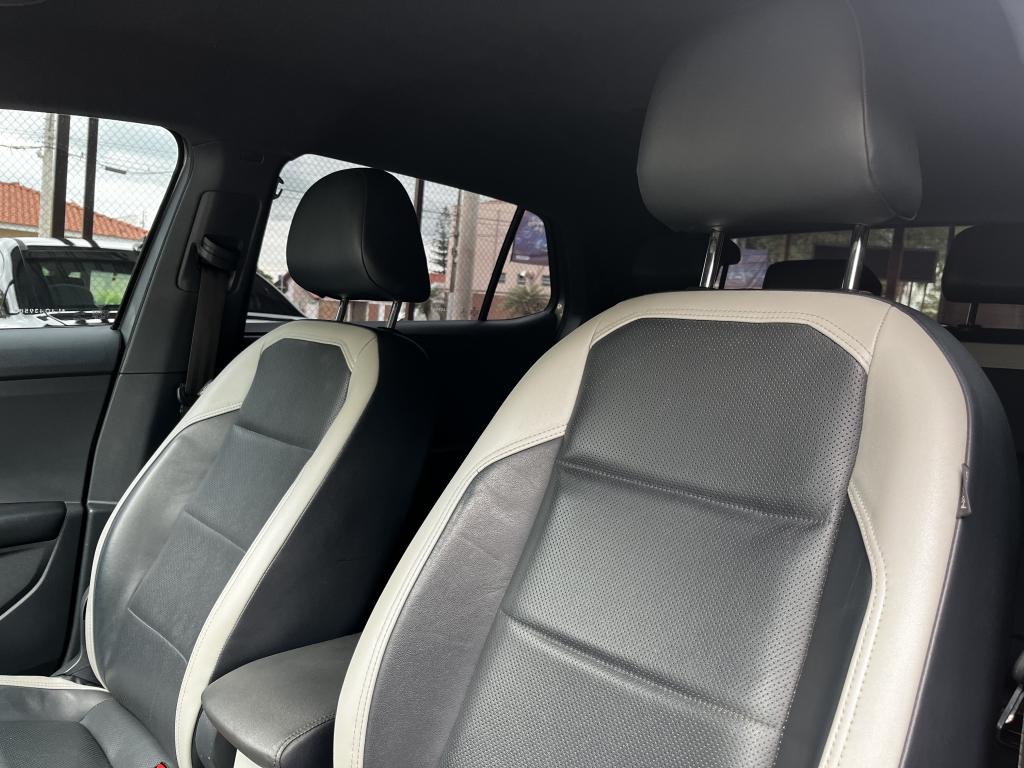 VOLKSWAGEN T-Cross - Foto