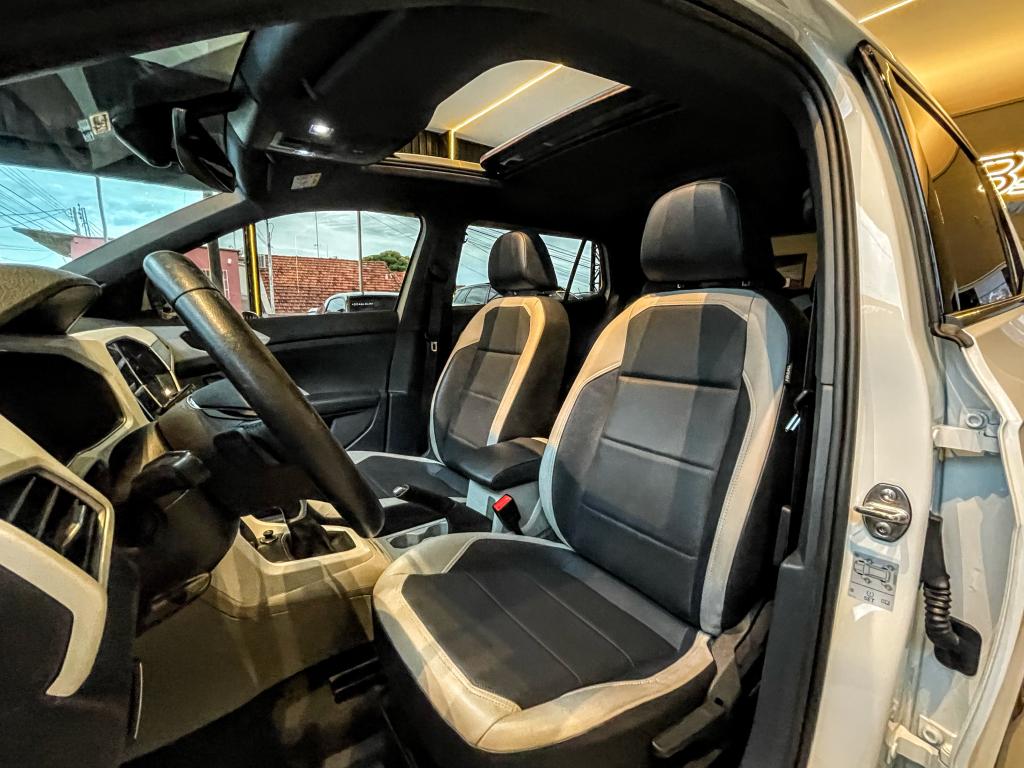 VOLKSWAGEN T-Cross - Foto