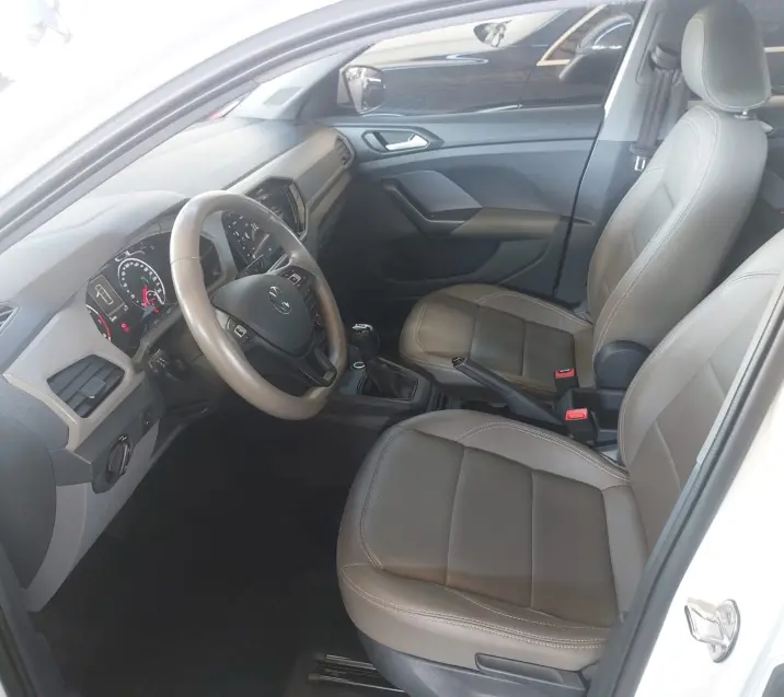 VOLKSWAGEN T-Cross - Foto