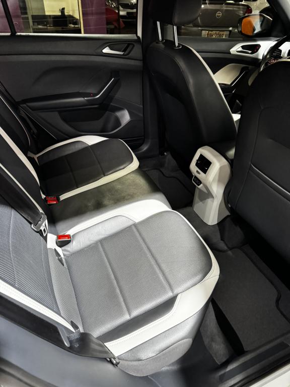 VOLKSWAGEN T-Cross - Foto