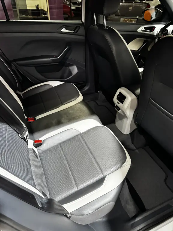 VOLKSWAGEN T-Cross - Foto