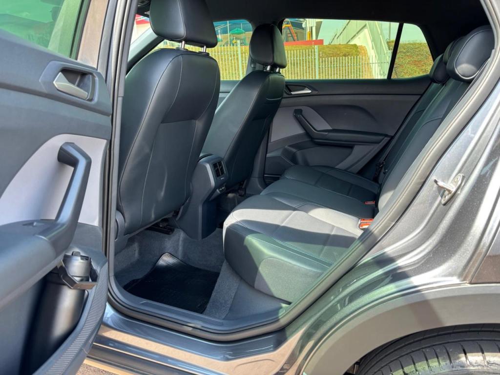 VOLKSWAGEN T-Cross - Foto