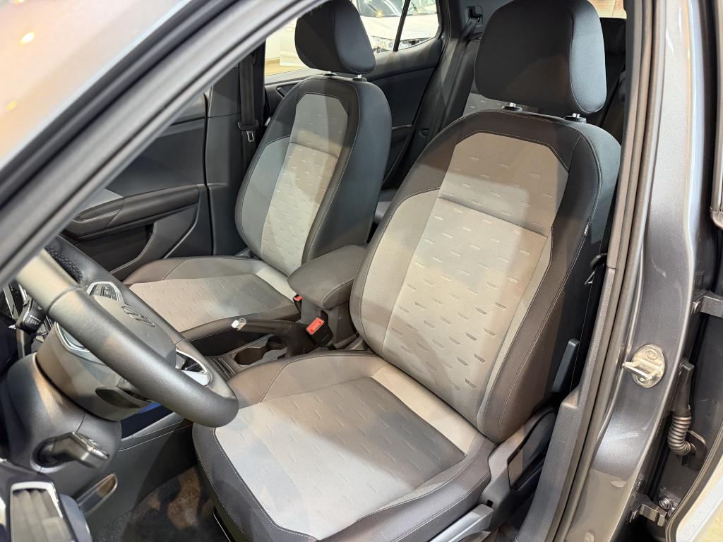 VOLKSWAGEN T-Cross - Foto