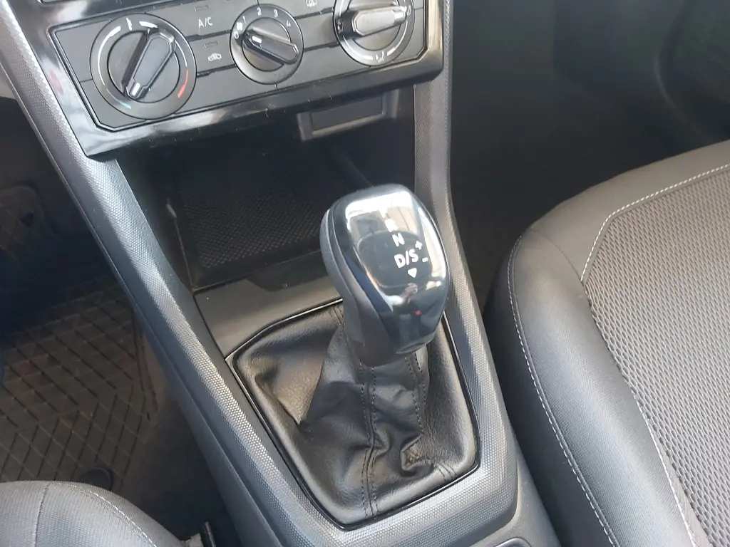 VOLKSWAGEN T-Cross - Foto