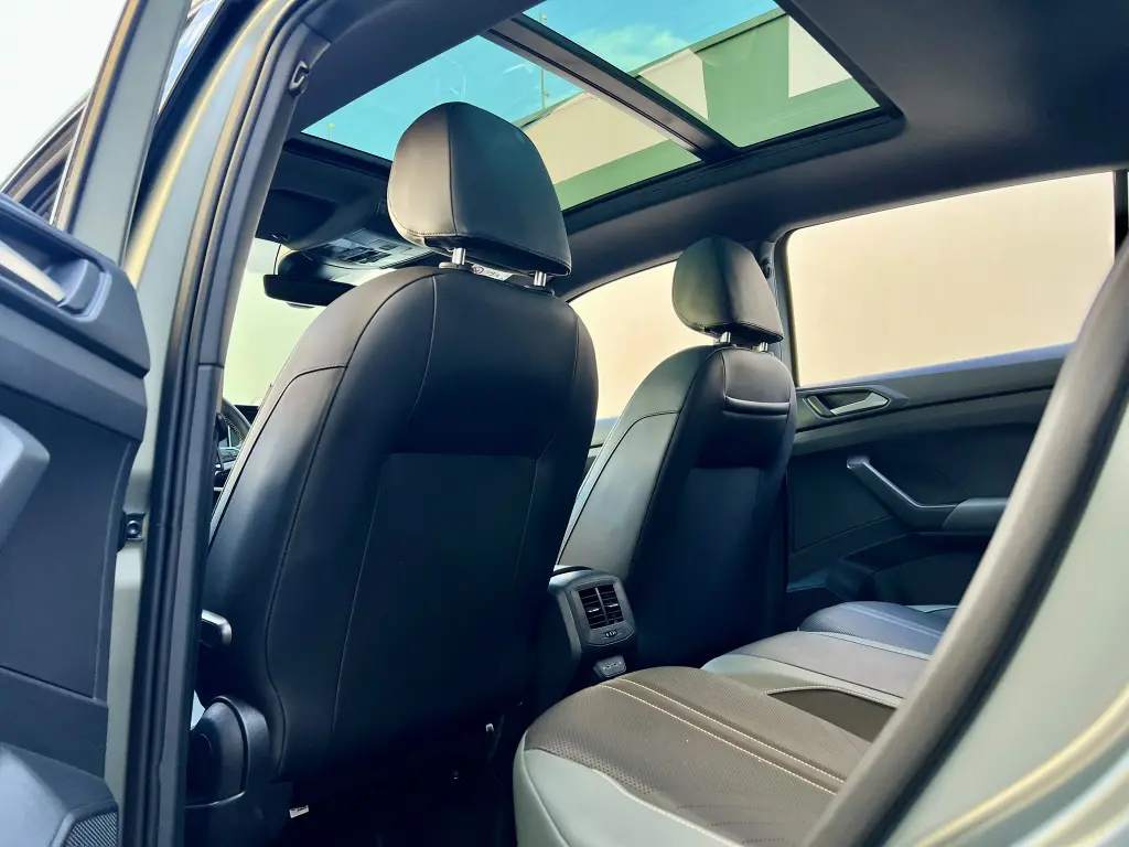 VOLKSWAGEN T-Cross - Foto