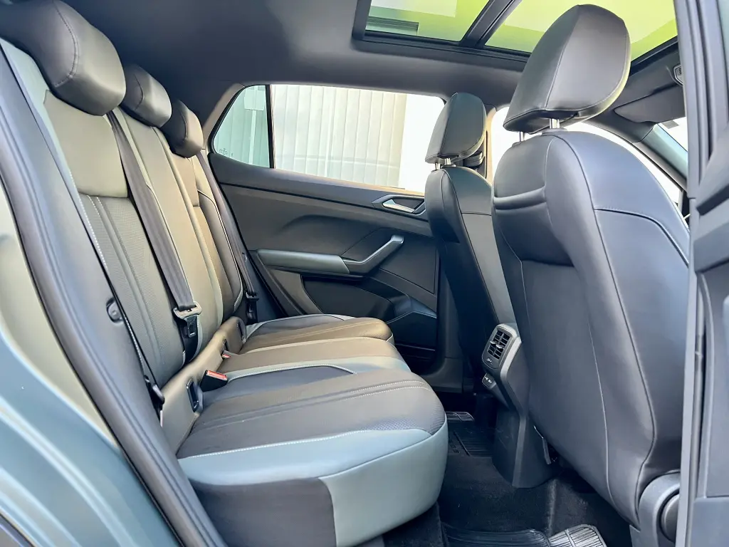 VOLKSWAGEN T-Cross - Foto