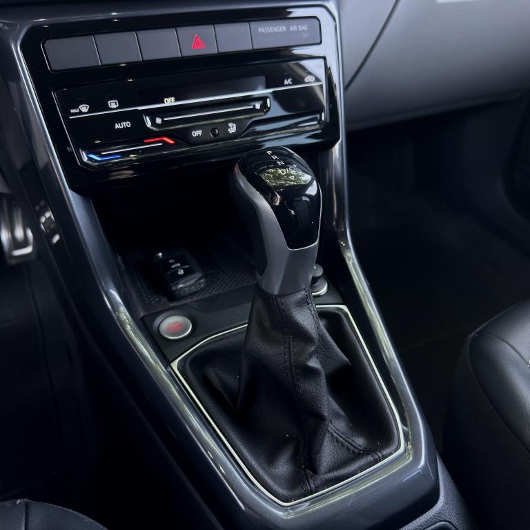 VOLKSWAGEN T-Cross - Foto