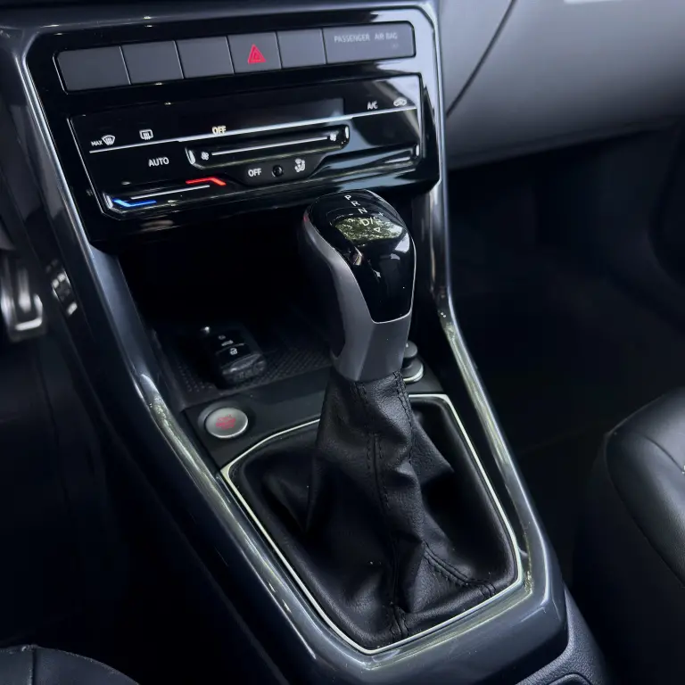 VOLKSWAGEN T-Cross - Foto