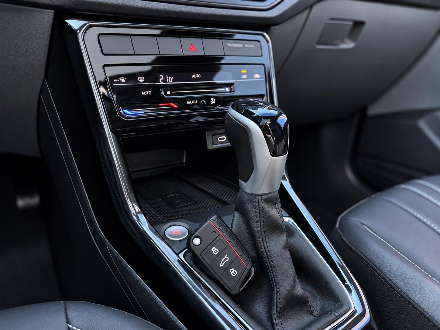 VOLKSWAGEN T-Cross - Foto