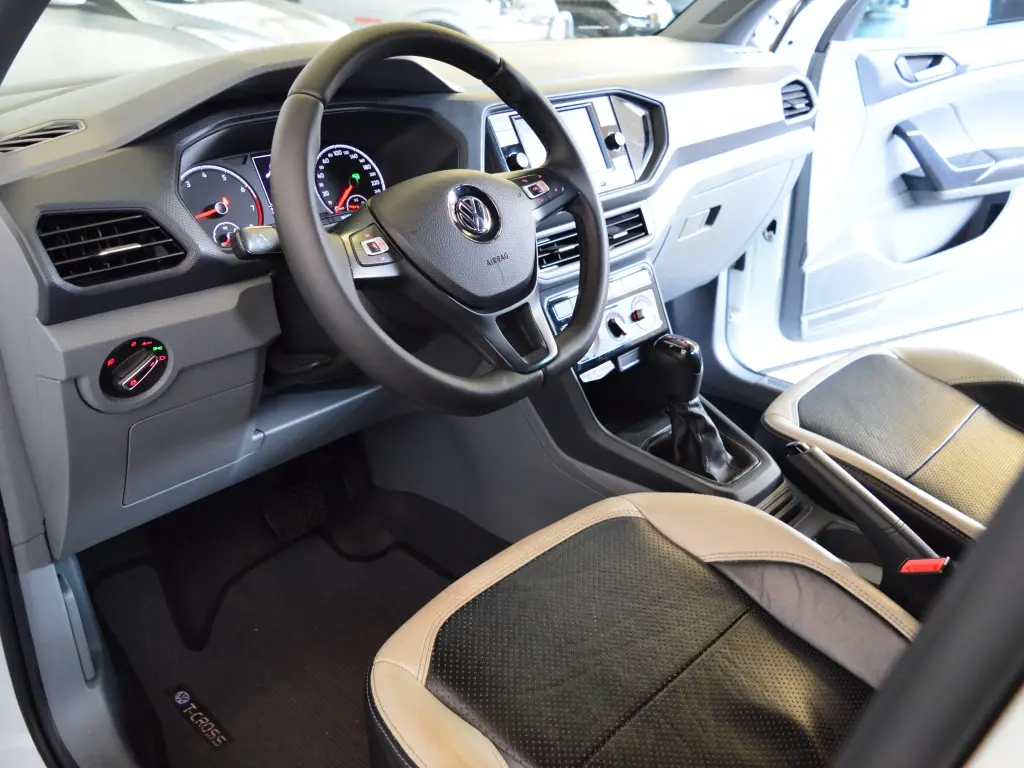 VOLKSWAGEN T-Cross - Foto