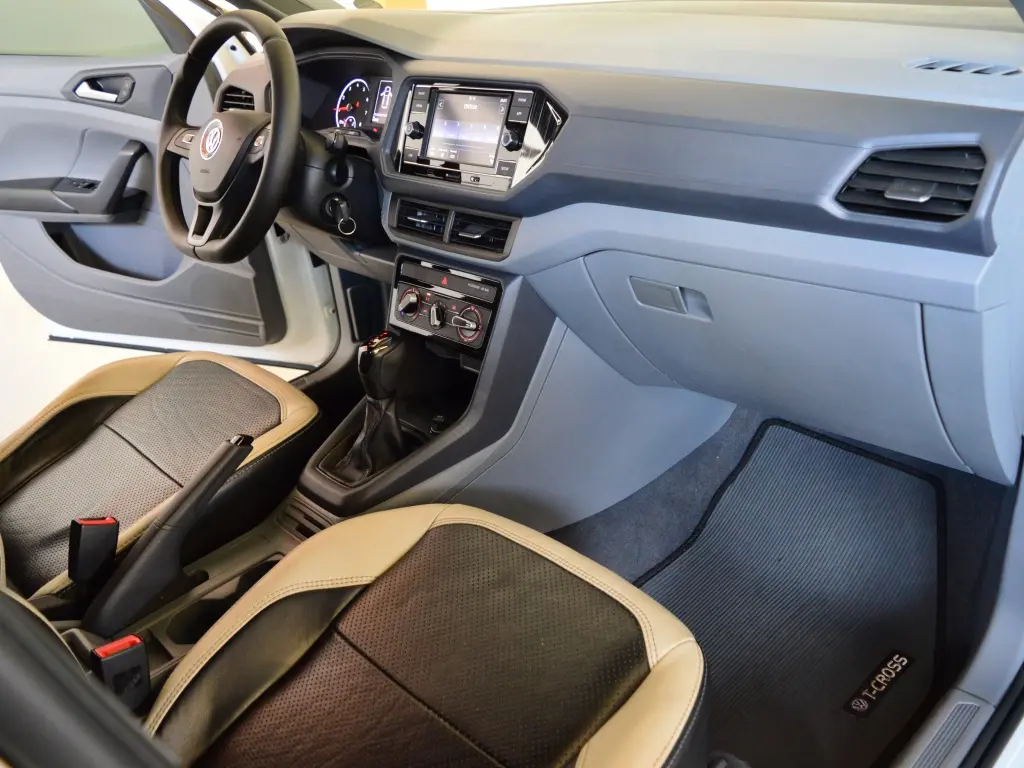 VOLKSWAGEN T-Cross - Foto