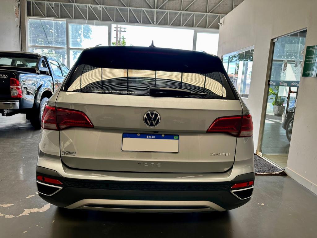 VOLKSWAGEN Taos - Foto