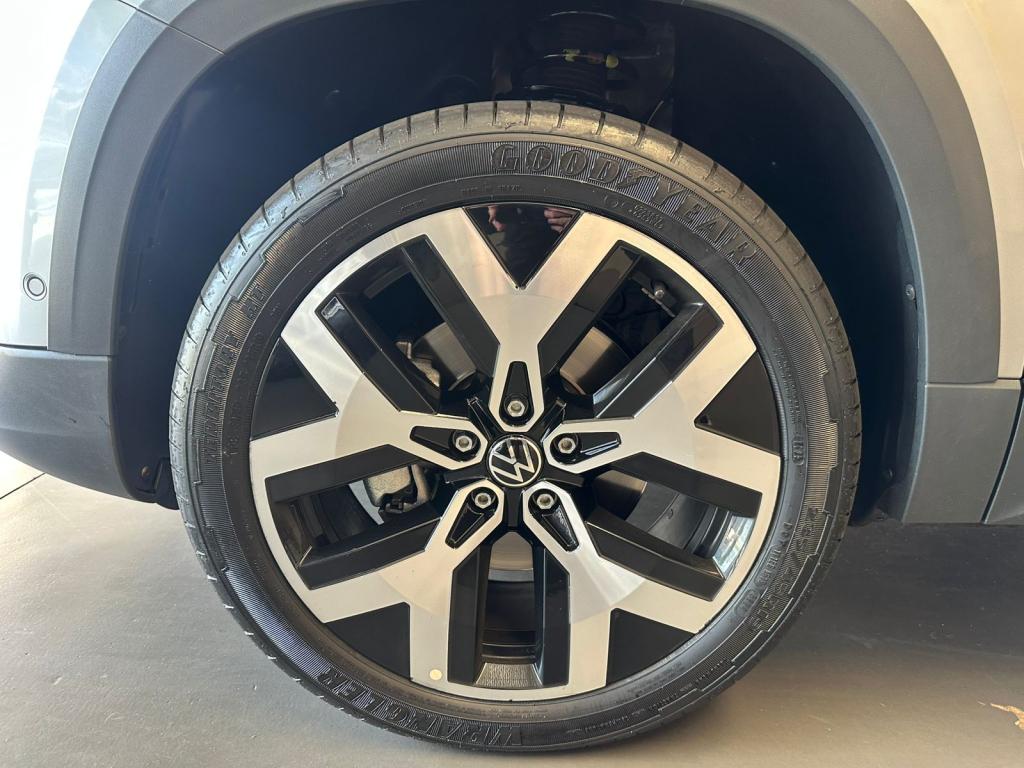 VOLKSWAGEN Taos - Foto