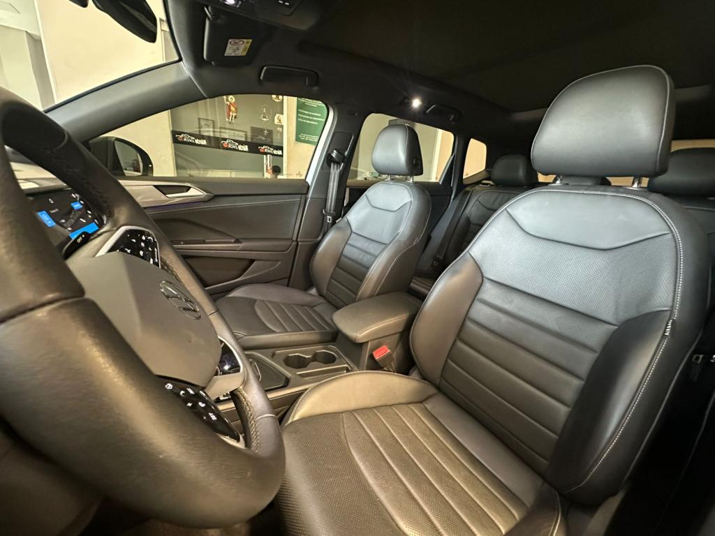 VOLKSWAGEN Taos - Foto