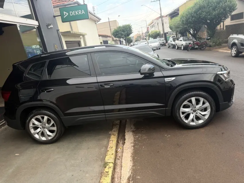 VOLKSWAGEN Taos - Foto