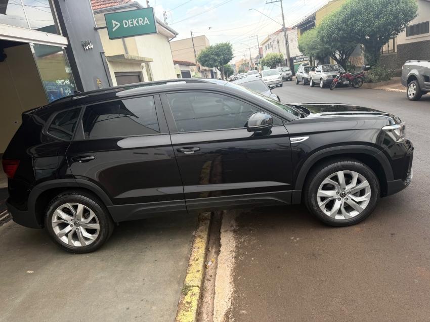 VOLKSWAGEN Taos - Foto