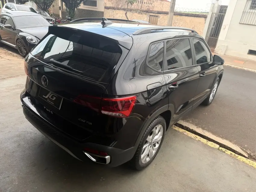 VOLKSWAGEN Taos - Foto