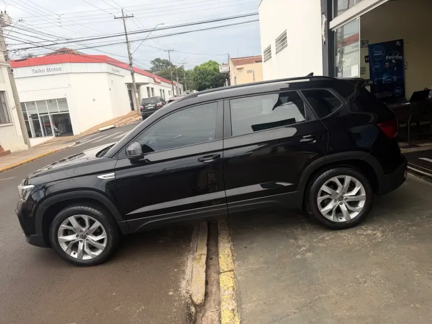 VOLKSWAGEN Taos - Foto