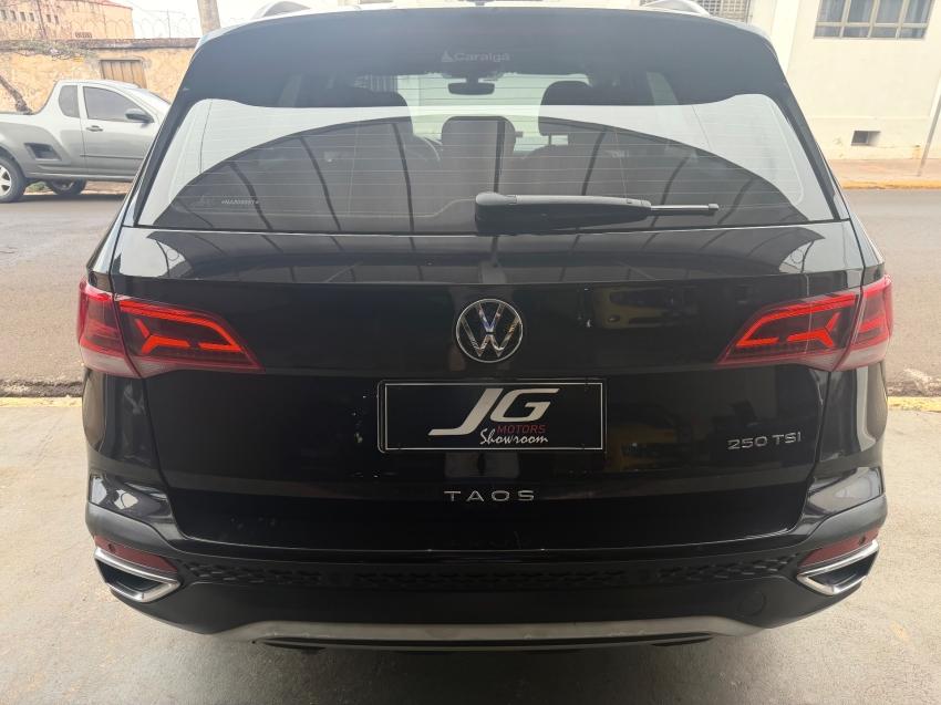 VOLKSWAGEN Taos - Foto