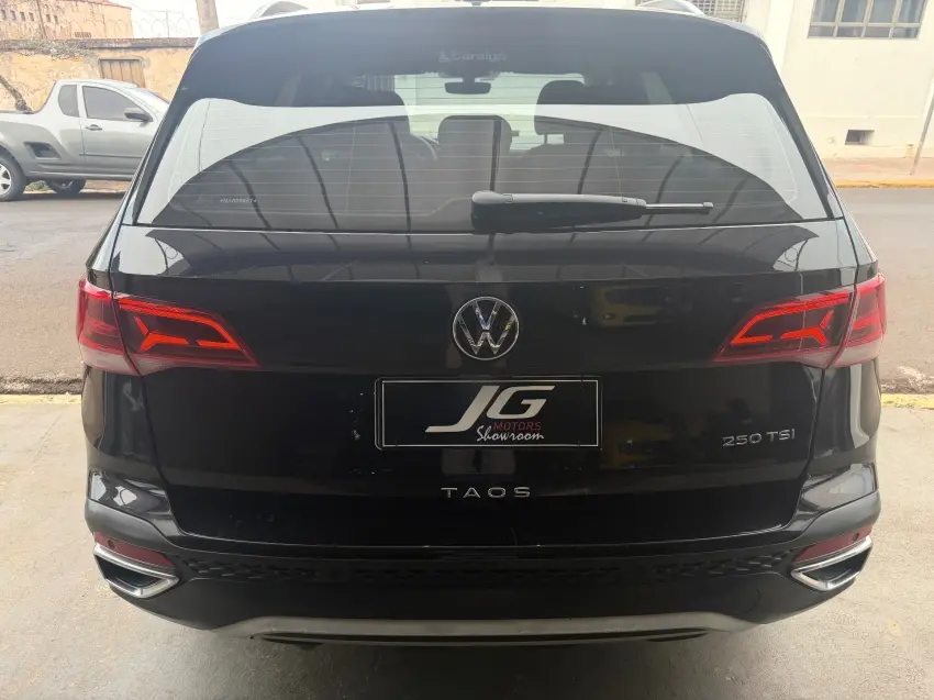VOLKSWAGEN Taos - Foto