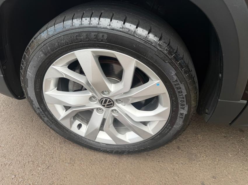 VOLKSWAGEN Taos - Foto