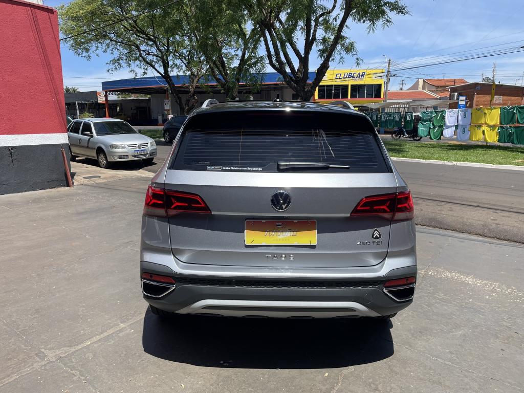 VOLKSWAGEN Taos - Foto