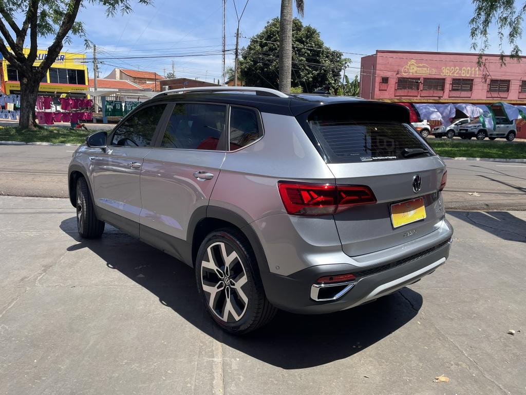 VOLKSWAGEN Taos - Foto