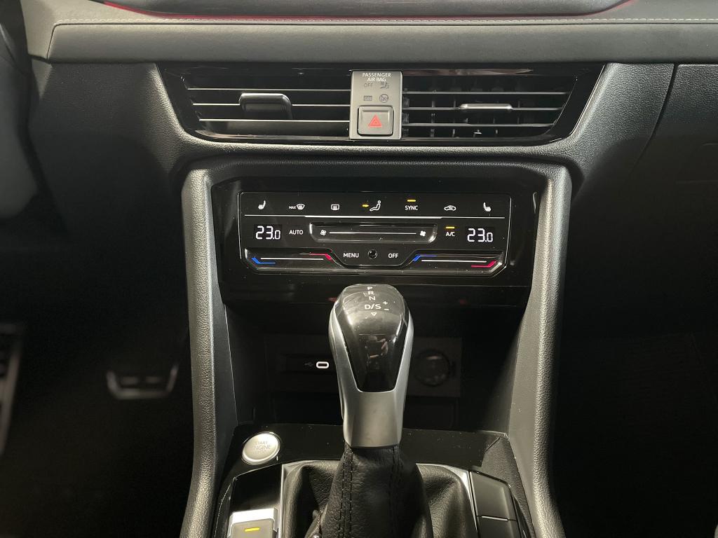 VOLKSWAGEN Taos - Foto