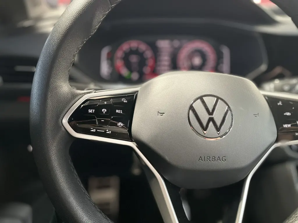 VOLKSWAGEN Taos - Foto