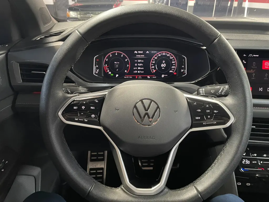 VOLKSWAGEN Taos - Foto