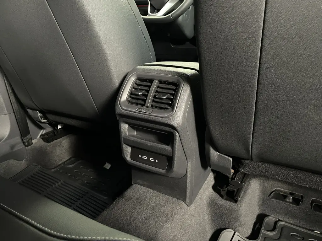 VOLKSWAGEN Taos - Foto