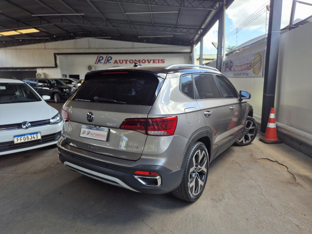 VOLKSWAGEN Taos - Foto