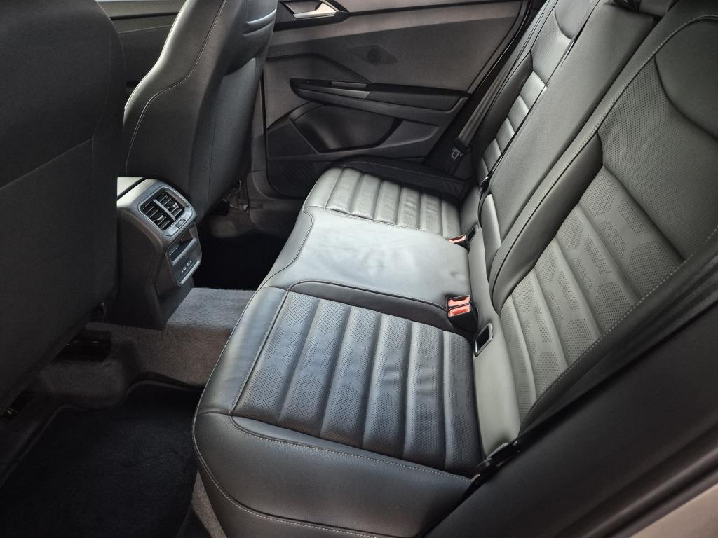 VOLKSWAGEN Taos - Foto