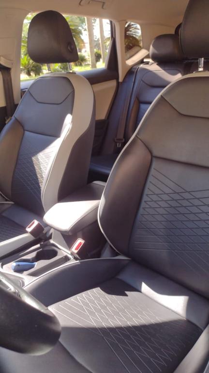 VOLKSWAGEN Taos - Foto