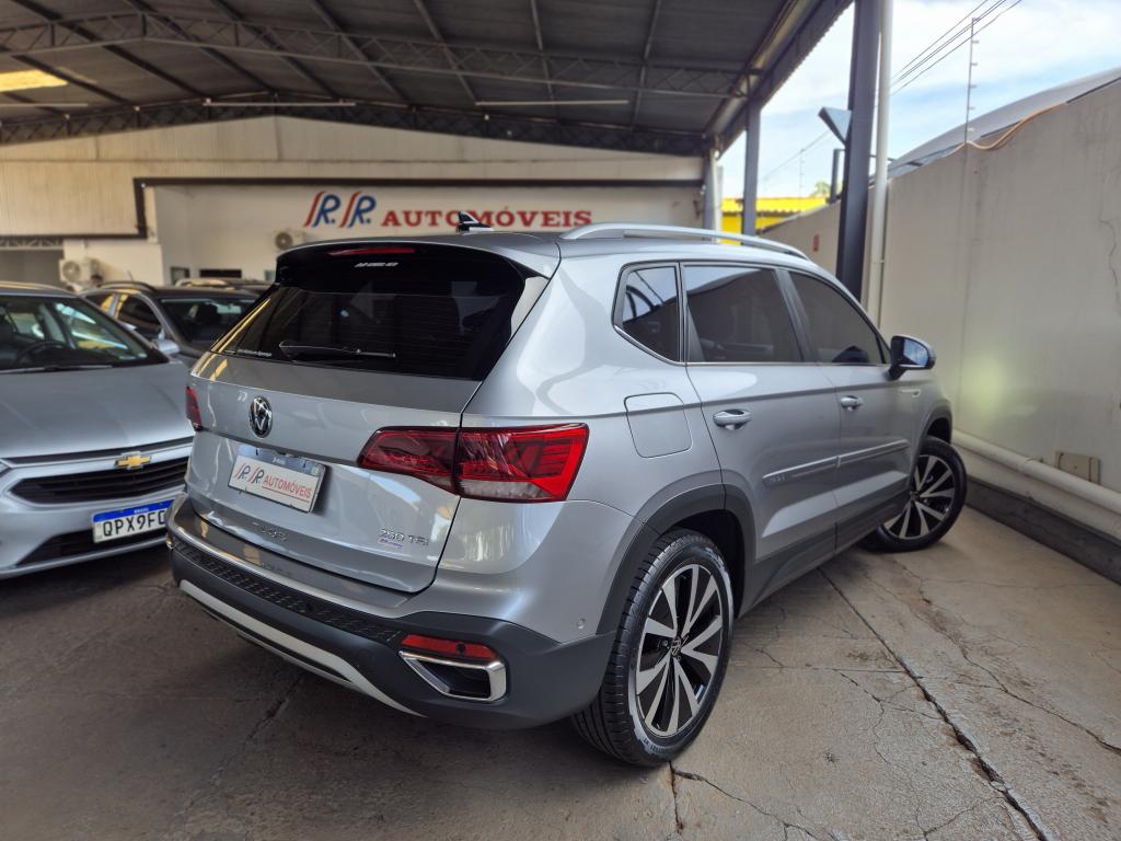 VOLKSWAGEN Taos - Foto