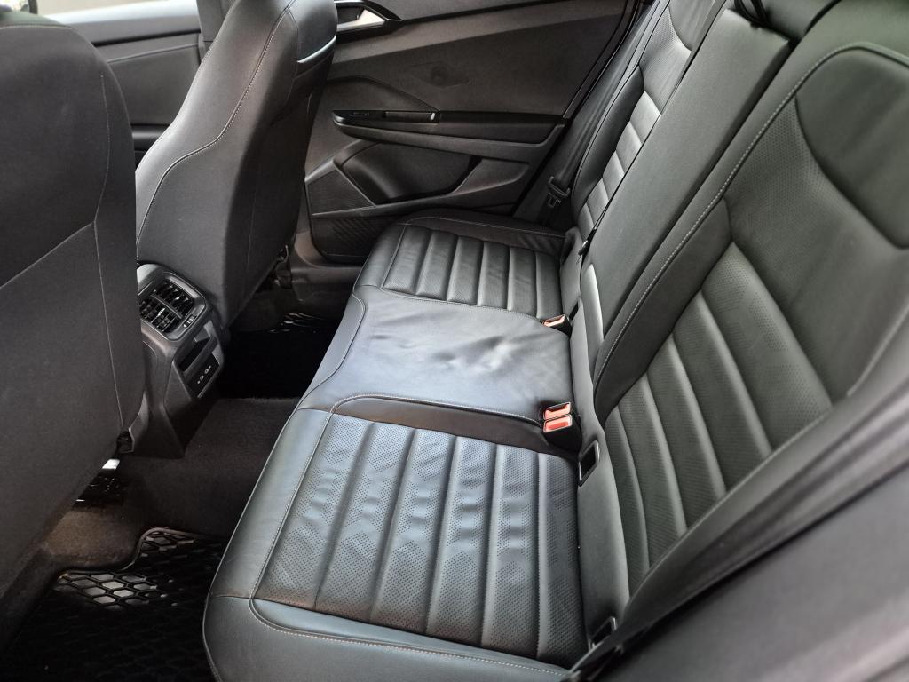 VOLKSWAGEN Taos - Foto