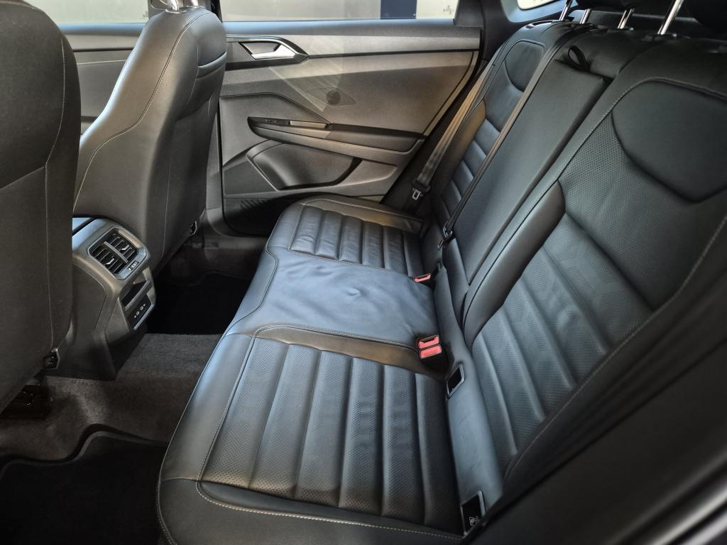 VOLKSWAGEN Taos - Foto