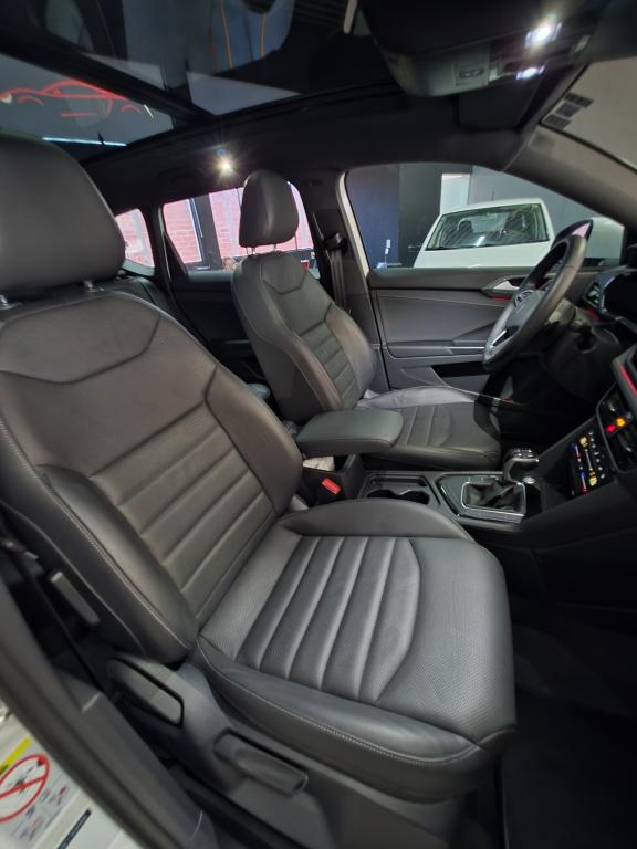 VOLKSWAGEN Taos - Foto
