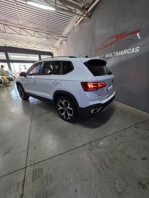 VOLKSWAGEN Taos - Foto