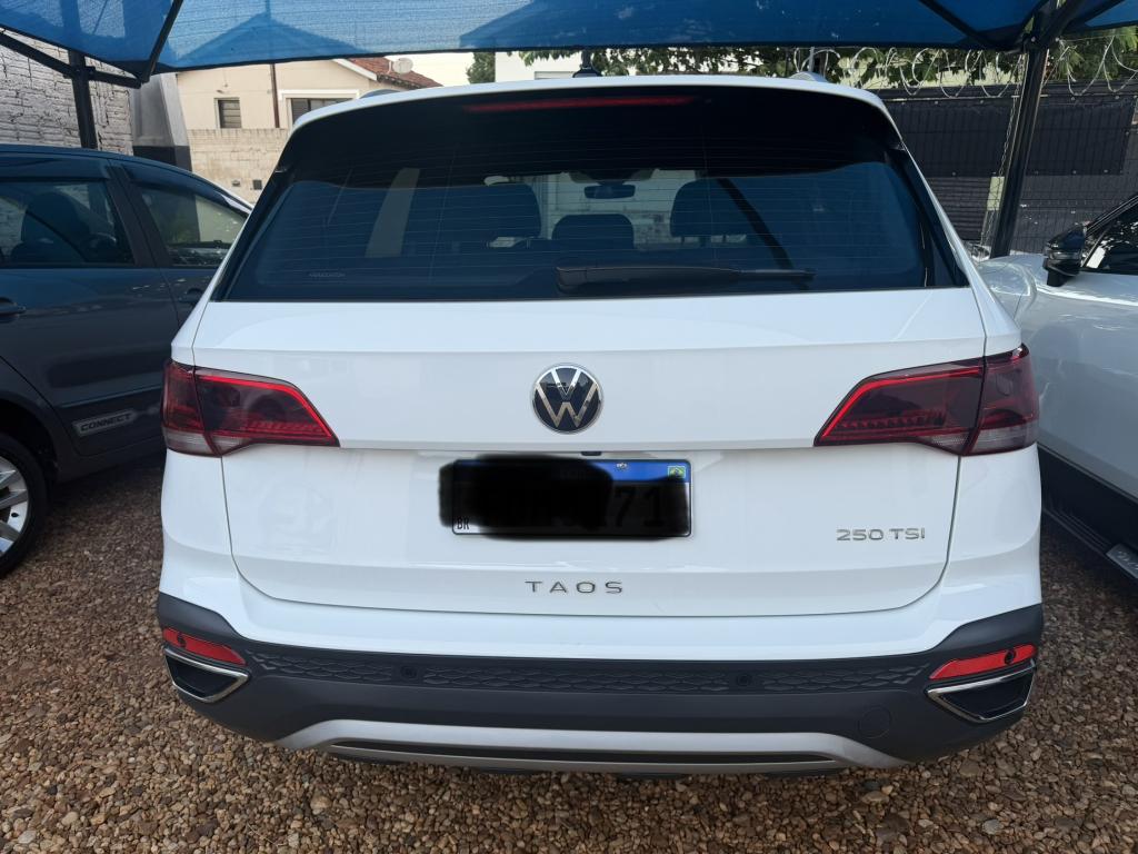 VOLKSWAGEN Taos - Foto