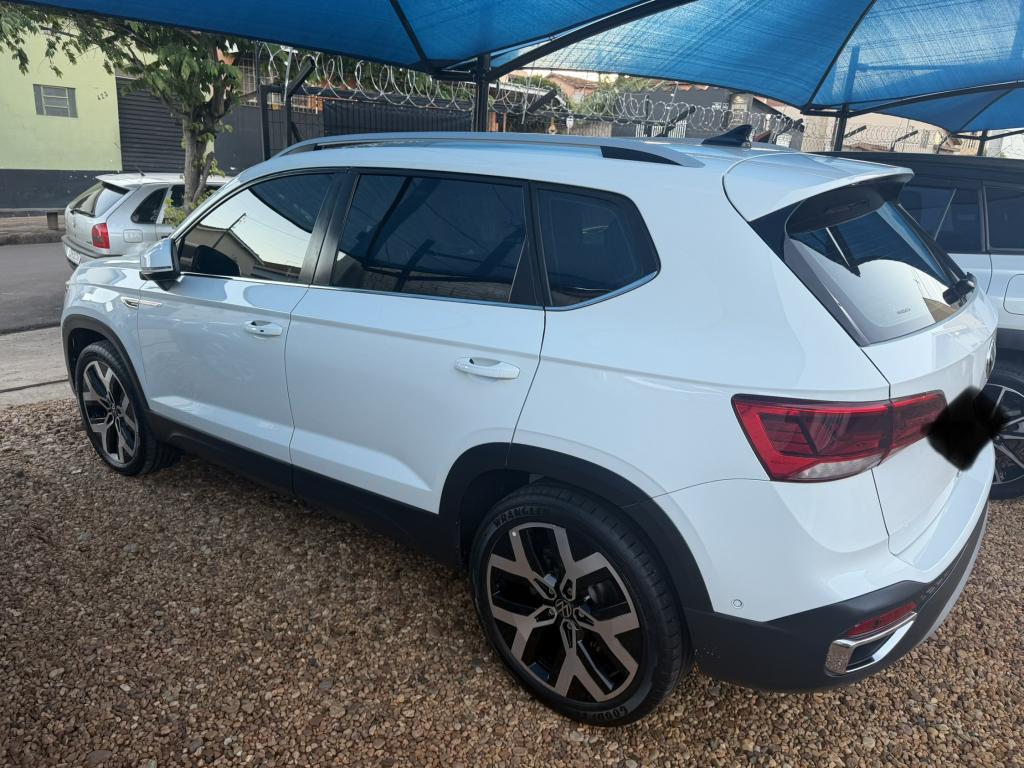 VOLKSWAGEN Taos - Foto