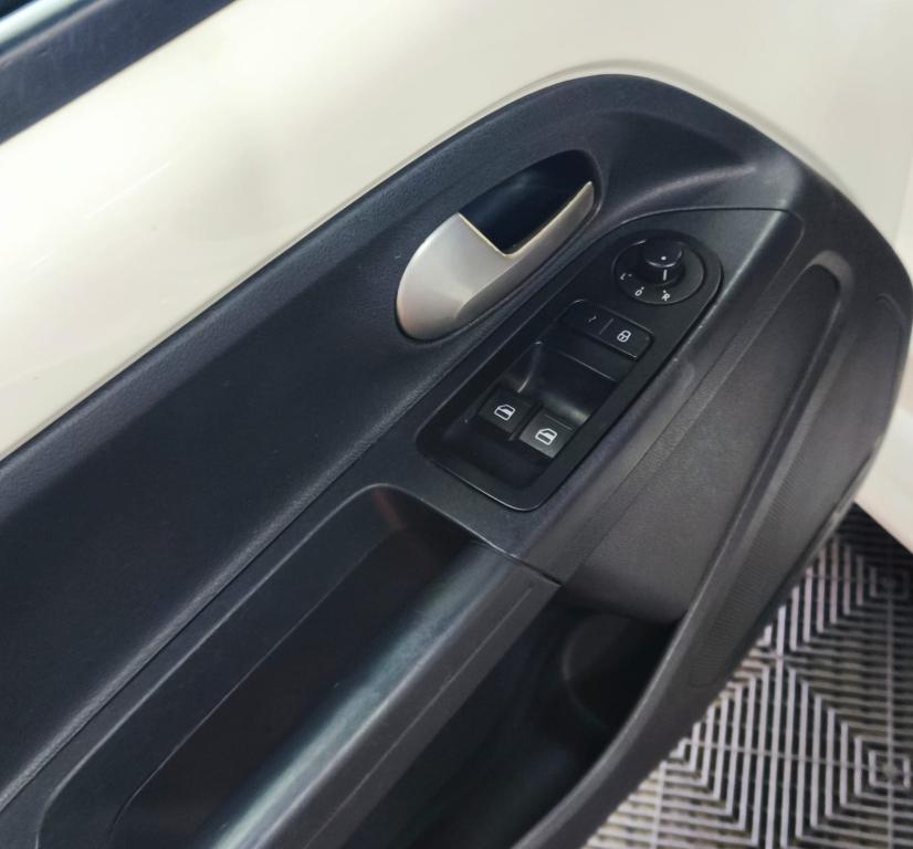 VOLKSWAGEN UP - Foto