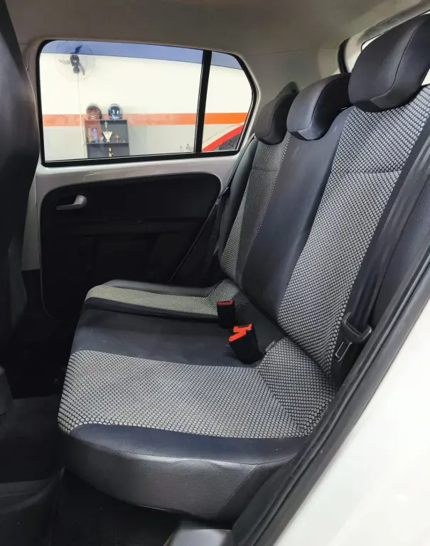 VOLKSWAGEN UP - Foto