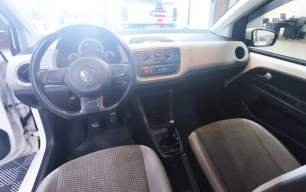 VOLKSWAGEN UP - Foto